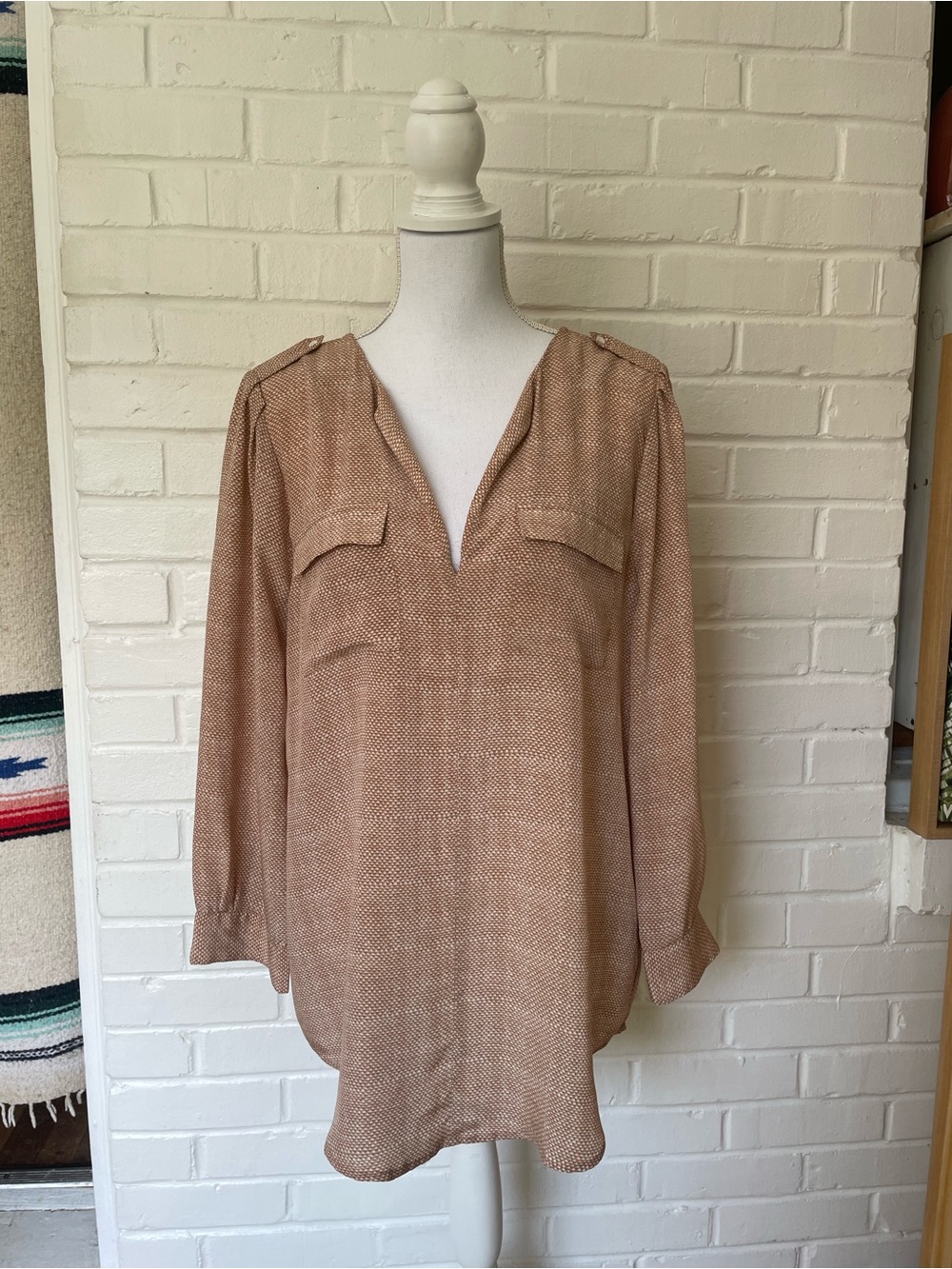 Joie Beige-Tan Long Sleeve V-Neck Tunic Silk Blouse Size Large